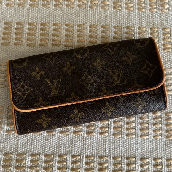 🖤🤎Louis Vuitton Monogram Twin Pochette PM🤎🖤 - Picture 7 of 15